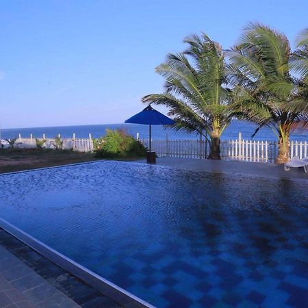 Peacock Beach Hotel Хамбантота Екстериор снимка