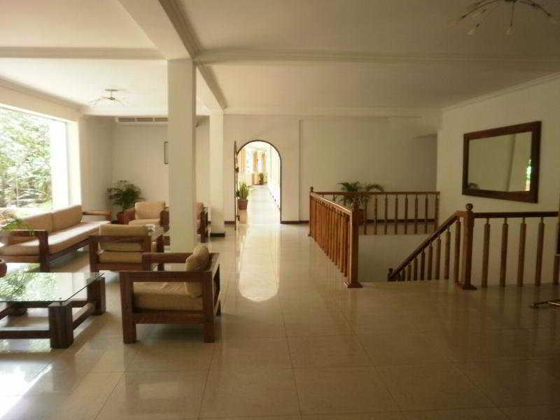 Peacock Beach Hotel Хамбантота Екстериор снимка