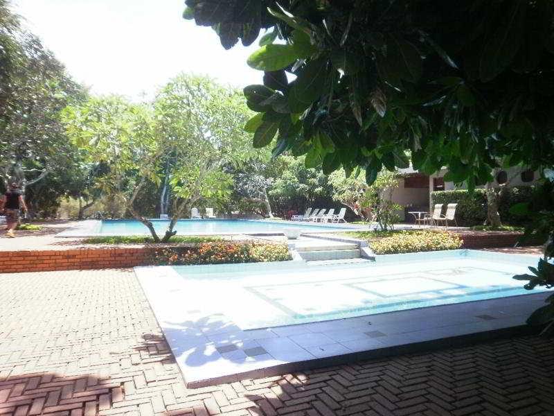 Peacock Beach Hotel Хамбантота Екстериор снимка
