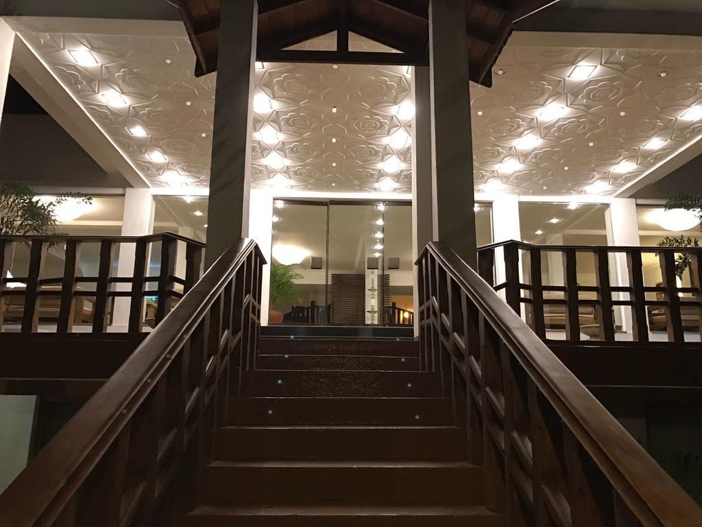 Peacock Beach Hotel Хамбантота Екстериор снимка