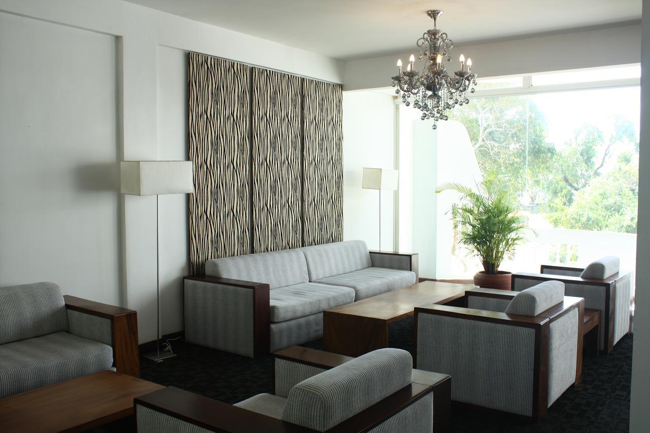 Peacock Beach Hotel Хамбантота Екстериор снимка