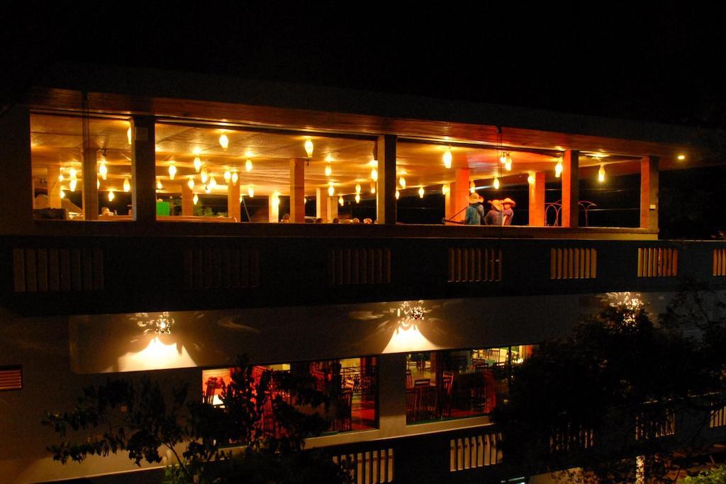 Peacock Beach Hotel Хамбантота Екстериор снимка