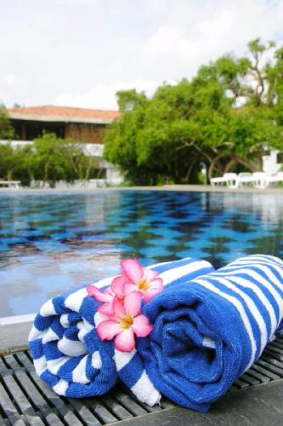 Peacock Beach Hotel Хамбантота Екстериор снимка