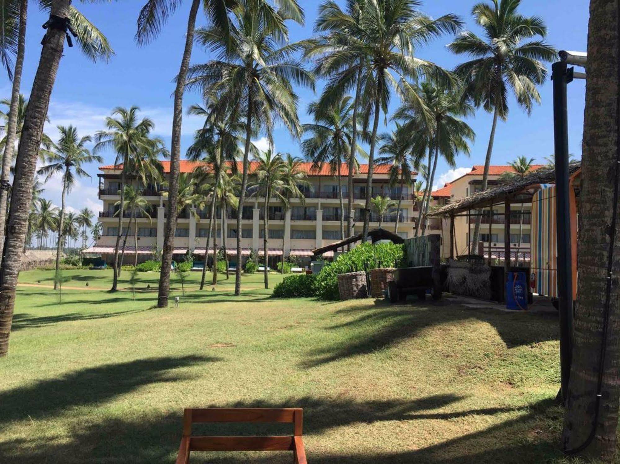 Peacock Beach Hotel Хамбантота Екстериор снимка