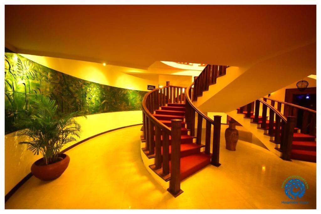 Peacock Beach Hotel Хамбантота Екстериор снимка