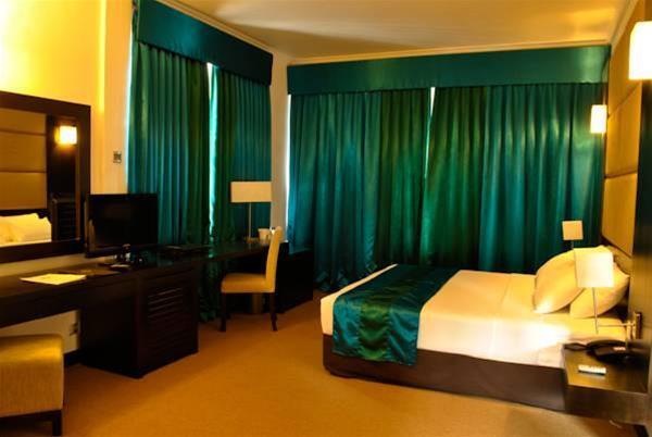 Peacock Beach Hotel Хамбантота Екстериор снимка